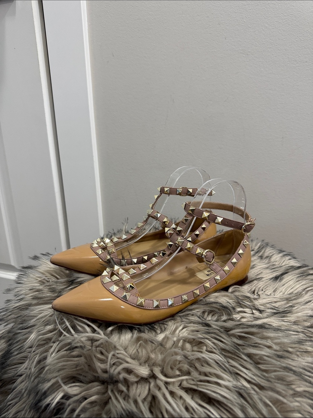 Kaitlyn pan Patent Flat with rockstud Straps in Nude - size 6.5 (scuff)